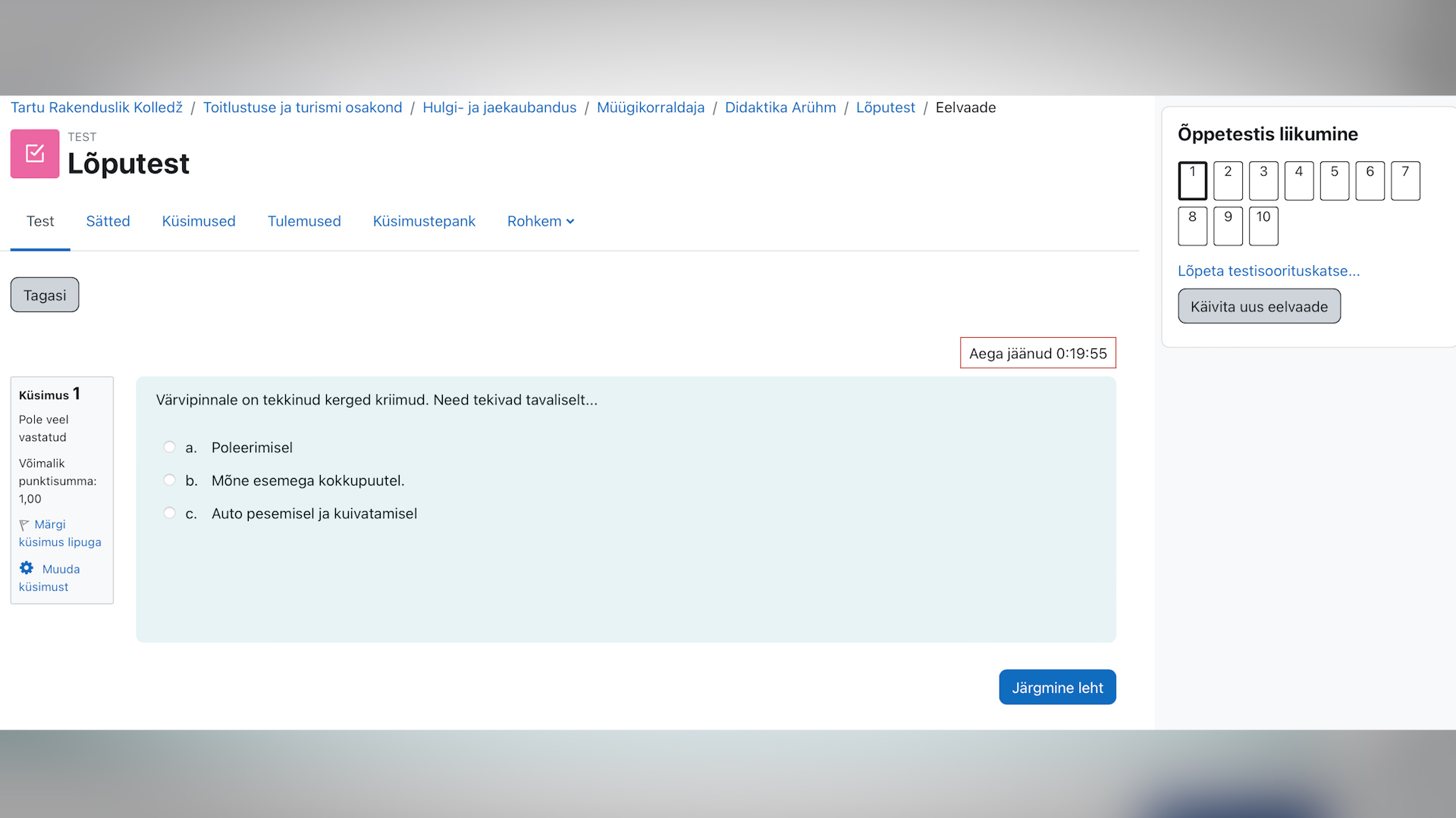 Kursuse põhiosas on video sõiduauto puhastamisest ja hooldamisest. Selle video puhul on heaks küljeks asjaolu, et enne järgmise teema juurde videos minna ei saa kui eelmise teema küsimusele on õigesti vastatud ehk et kui teema on omandatud.